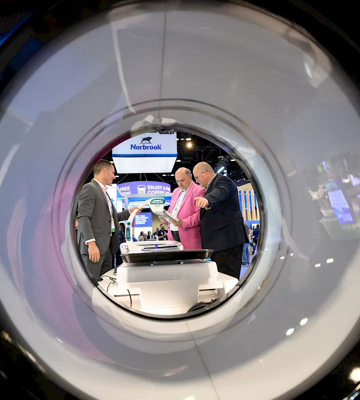 vmx_2024_ai_photo_through_lens